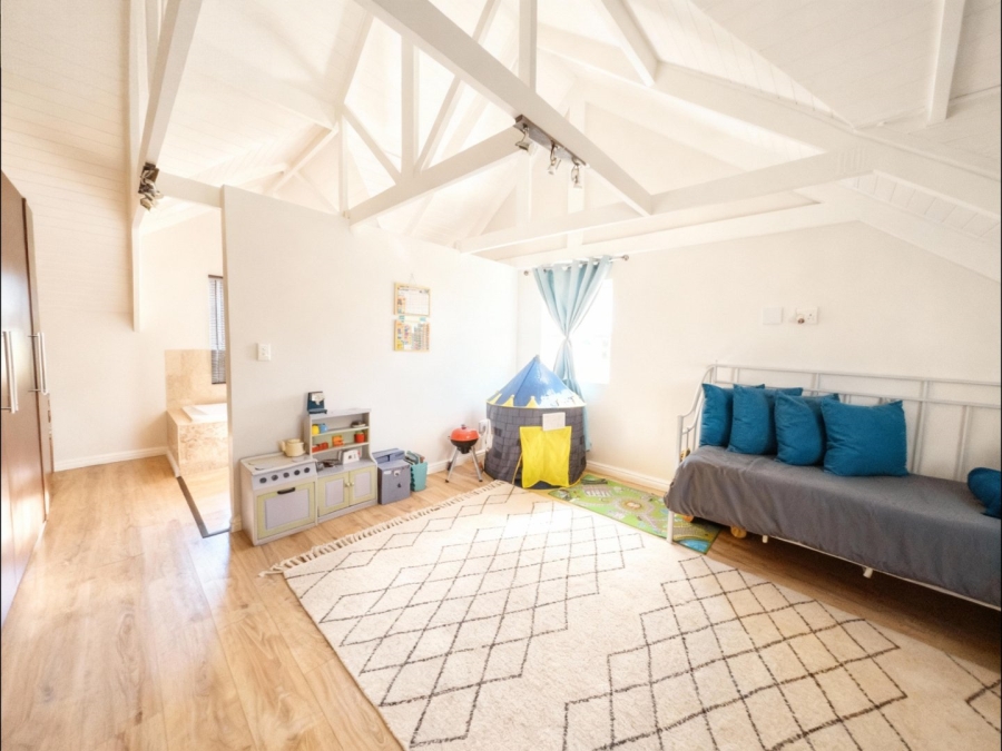 4 Bedroom Property for Sale in Westcliff Western Cape